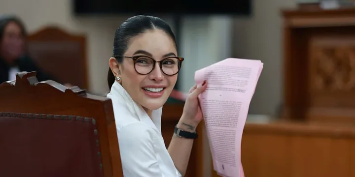 Nikita Mirzani Bantah Memeras Reza Gladys, Uang Rp4 Miliar Disebut Bayaran Review