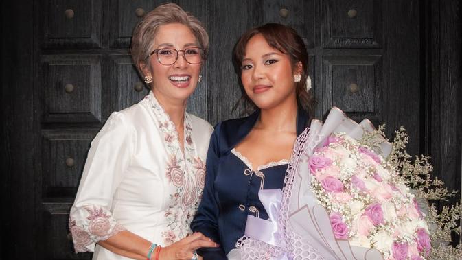 6 Potret Kebaya Vitta Dessy Mantan Istri Ari Lasso di Wisuda Anak, Tampil Anggun