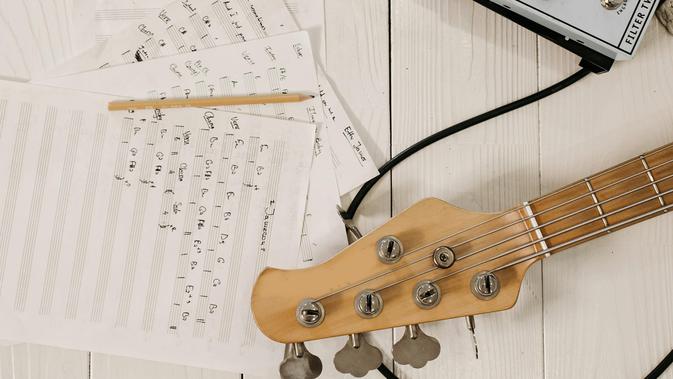 Chord Wanita Masih Banyak Stand Here Alone Nada Dasar G, Gitaris Pemula Wajib Coba